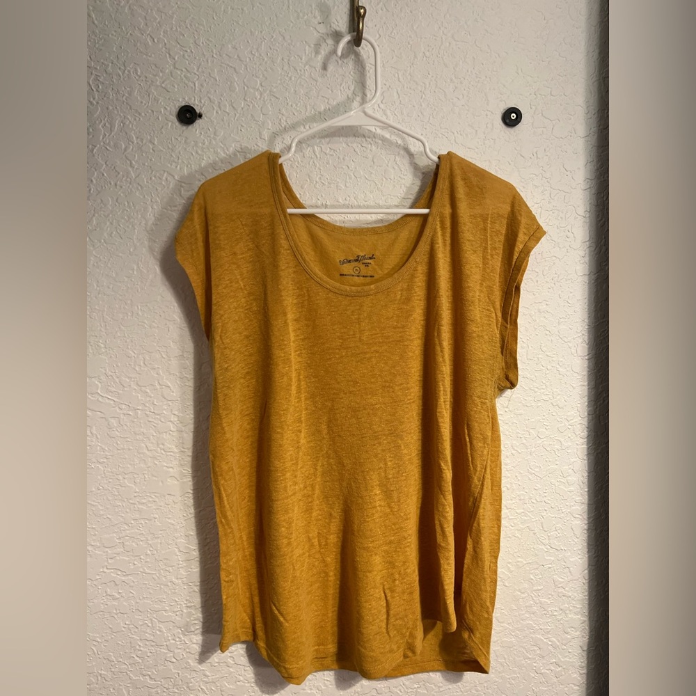 Mustard yellow tee